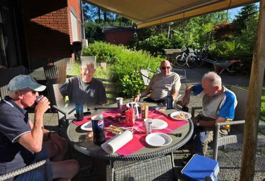 Dugnad i Sansehagen ved Sykehjemmet